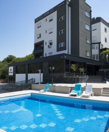 amicus aparthotel objekat i bazen 2